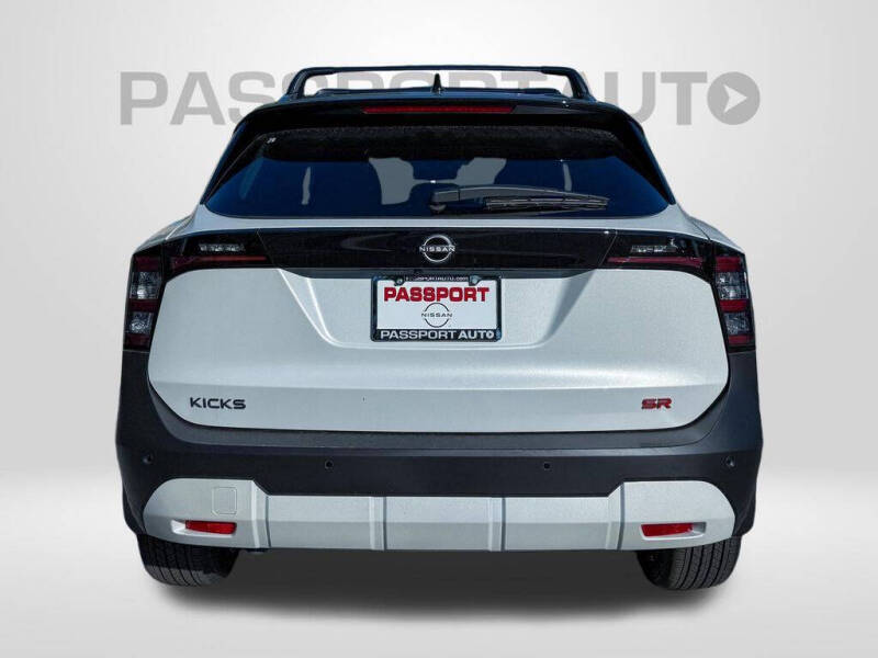 2026 Nissan Kicks SR