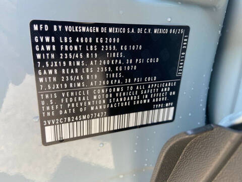 2025 Volkswagen Taos SE Black 4Motion