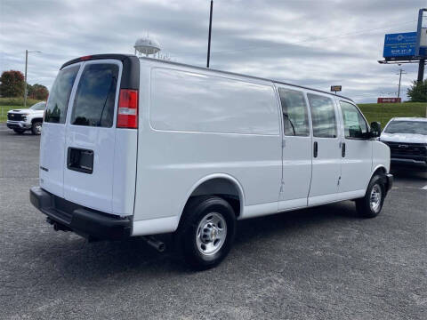 2025 Chevrolet Express 3500