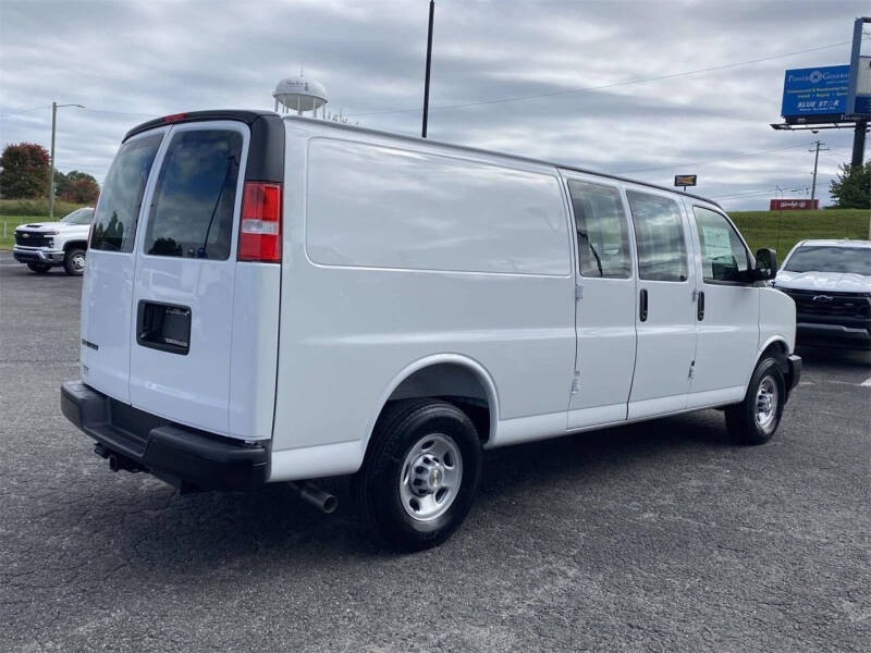 2025 Chevrolet Express 3500