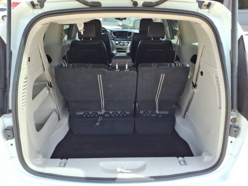 2023 Chrysler Pacifica Touring L