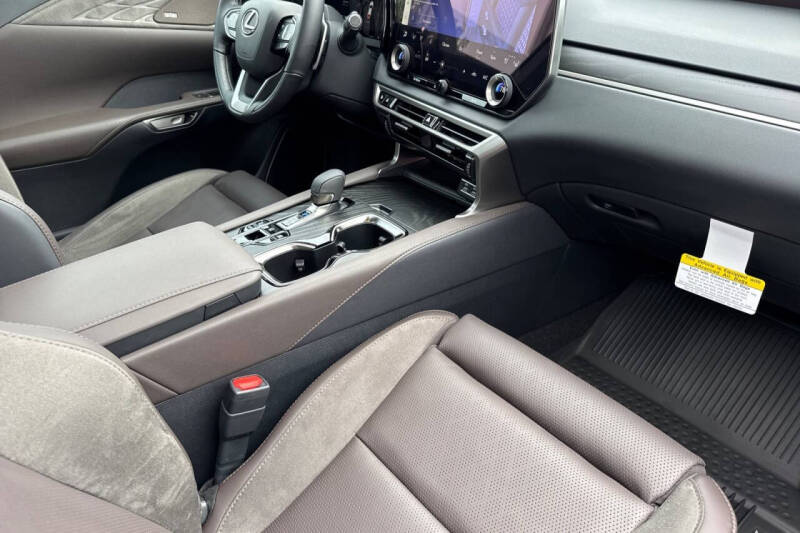 2026 Lexus RX 450h+ Luxury