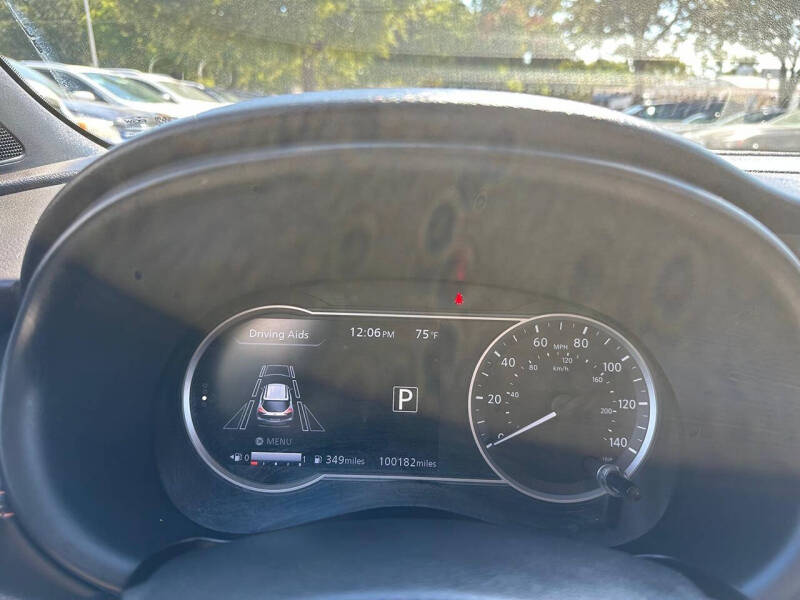 2020 Nissan Kicks SR