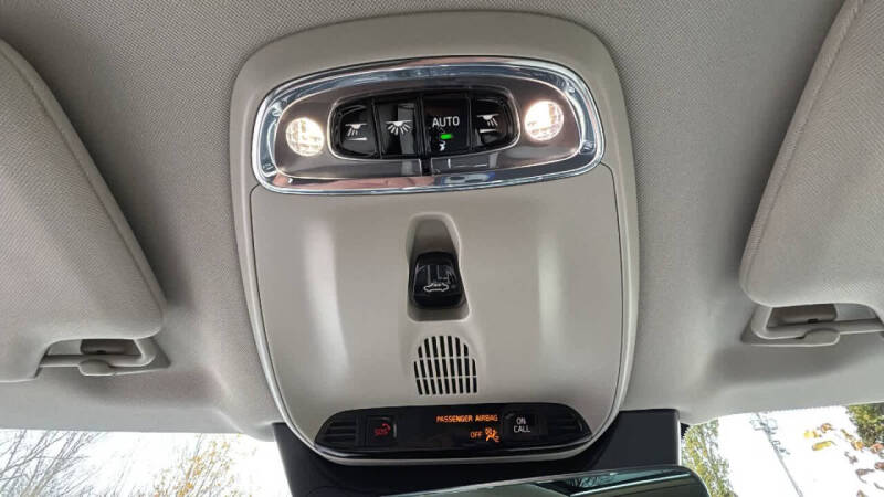 2020 Volvo XC90 T6 Momentum 6-Passenger