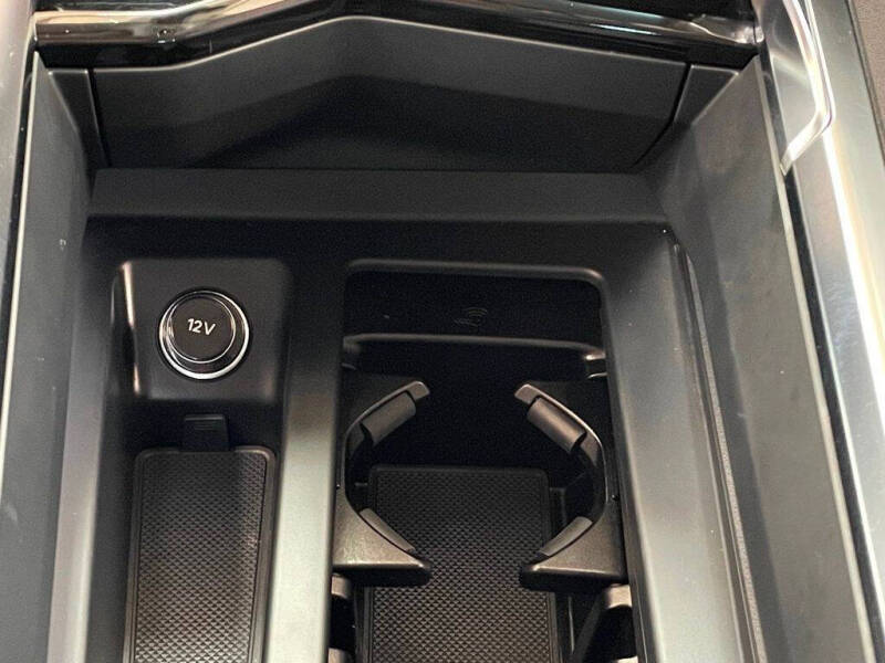 2022 Audi e-tron quattro Premium Plus