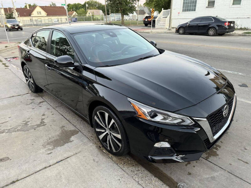 2021 Nissan Altima for sale at Lake City Automotive in Milwaukee WI