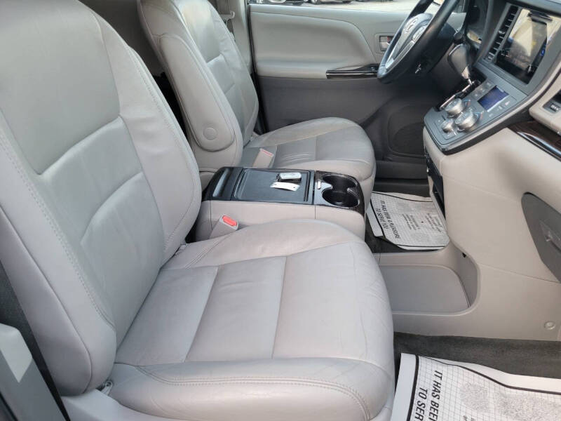 2015 Toyota Sienna XLE 8-Passenger