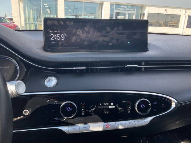 2025 Genesis GV70 2.5T Standard