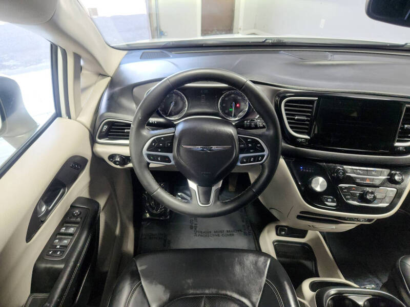 2023 Chrysler Pacifica Touring L