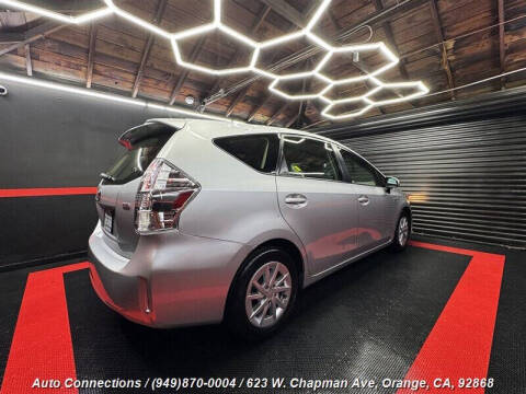 2014 Toyota Prius v Two