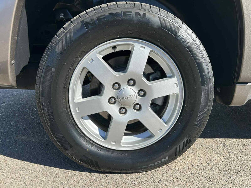 2005 Isuzu Ascender LS 5 Passenger