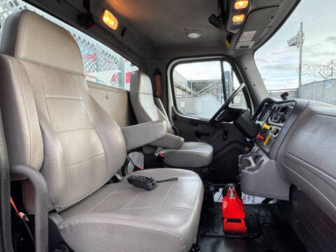 2018 Freightliner M2 106