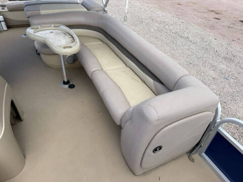 2014 Tracker MARINE FISHIN BARGE