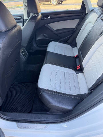 2015 Volkswagen Passat 1.8T SE