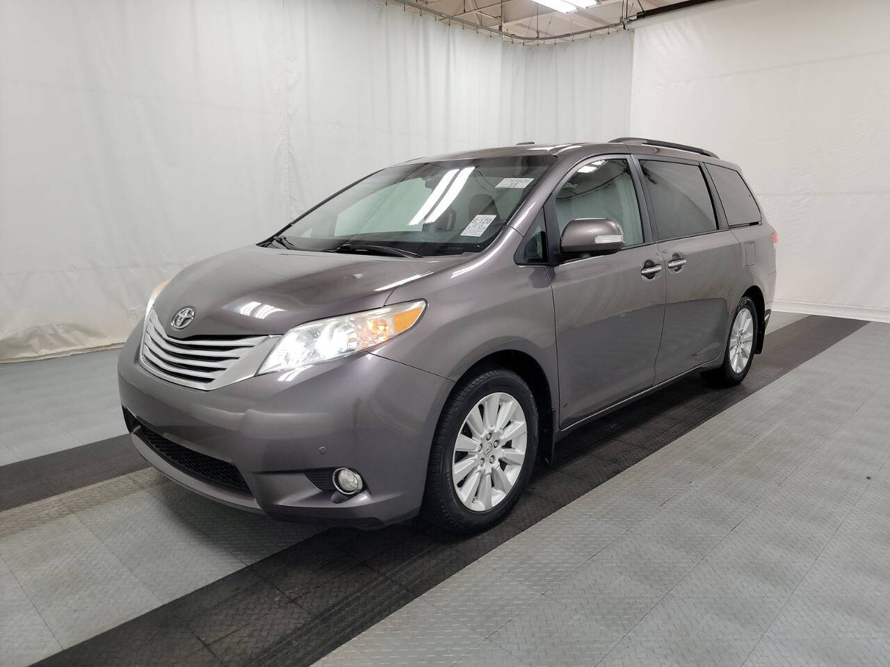 2014 Toyota Sienna Limited 7 Passenger AWD 4dr Mini Van's photo