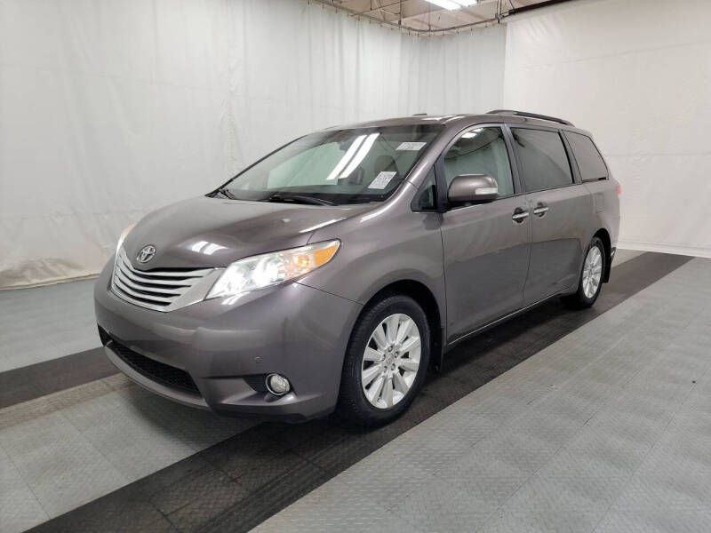 2014 Toyota Sienna Limited's photo