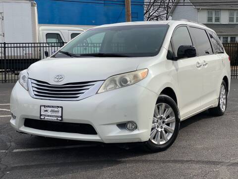2011 Toyota Sienna for sale at Illinois Auto Sales in Paterson NJ