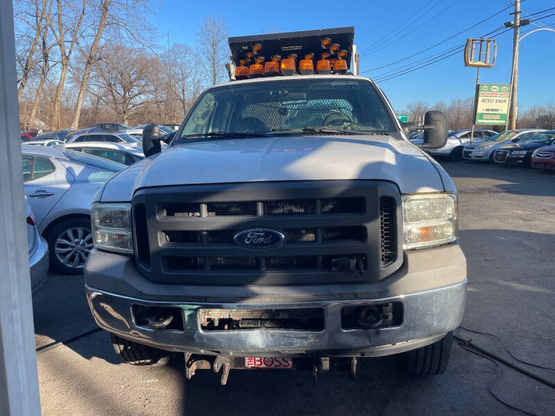 2005 Ford F-350 Super Duty XL photo 3