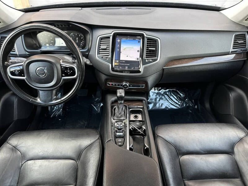 2019 Volvo XC90 T6 Momentum