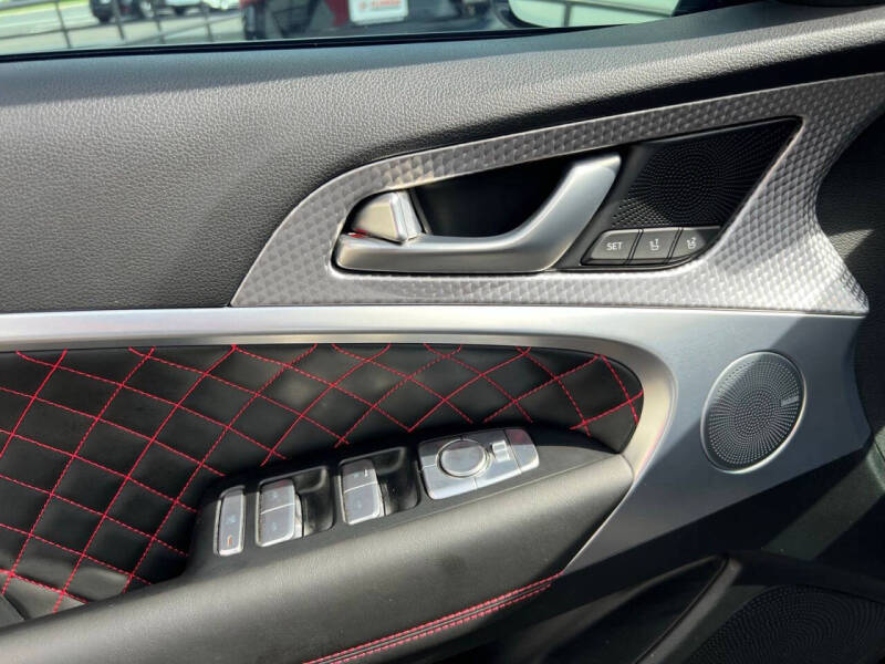 2023 Genesis G70