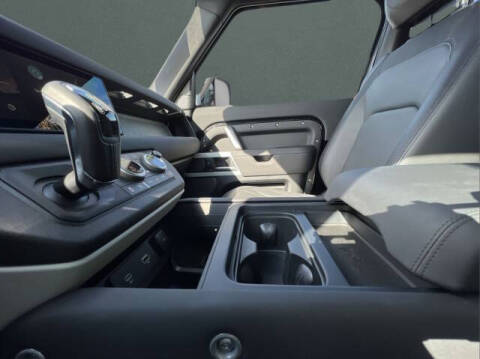 2024 Land Rover Defender 90 P400 X-Dynamic SE