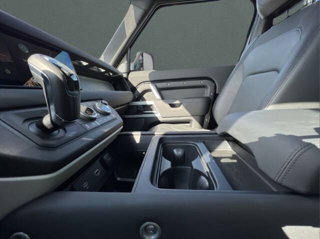 2024 Land Rover Defender 90 P400 X-Dynamic SE
