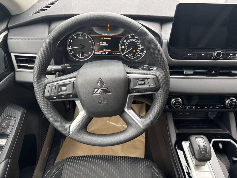 2026 Mitsubishi Outlander ES