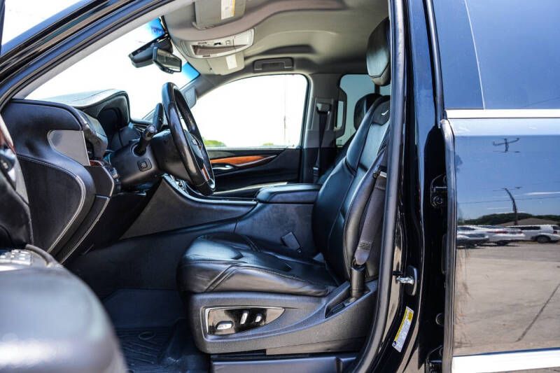 2016 Cadillac Escalade Standard