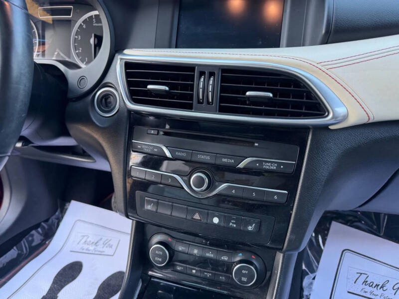 2017 Infiniti QX30 Premium