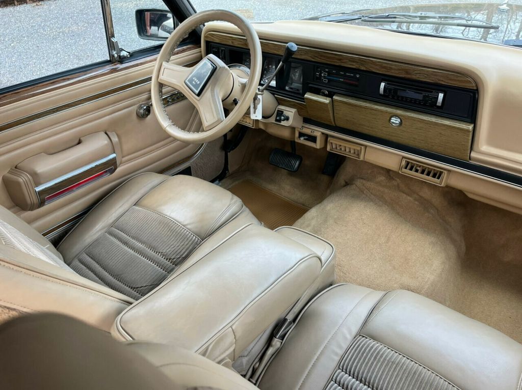 1990 Jeep Grand Wagoneer 34