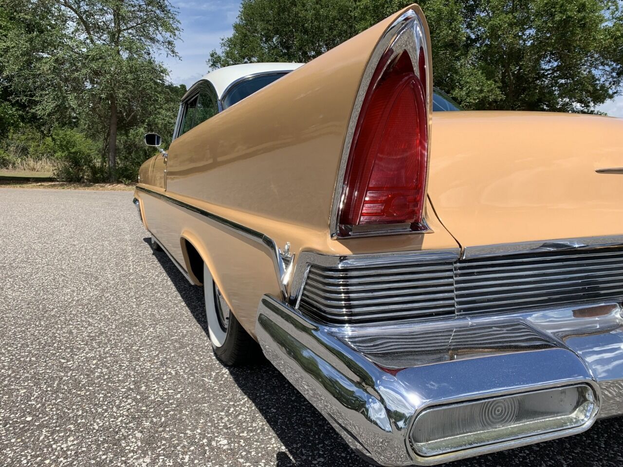 1957 Lincoln Capri 25