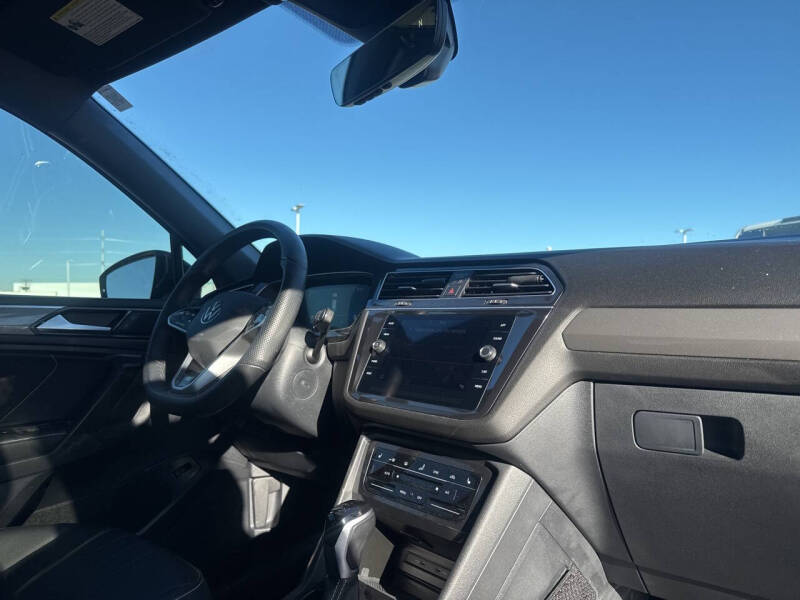 2024 Volkswagen Tiguan SE R-Line Black