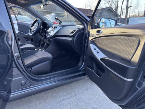 2012 Hyundai Accent SE