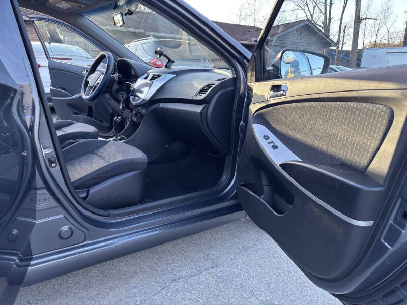 2012 Hyundai Accent SE