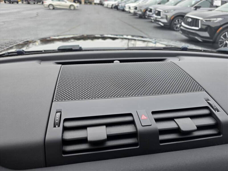 2023 Land Rover Defender 110 X-Dynamic SE