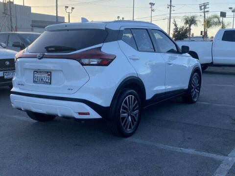 2022 Nissan Kicks SV
