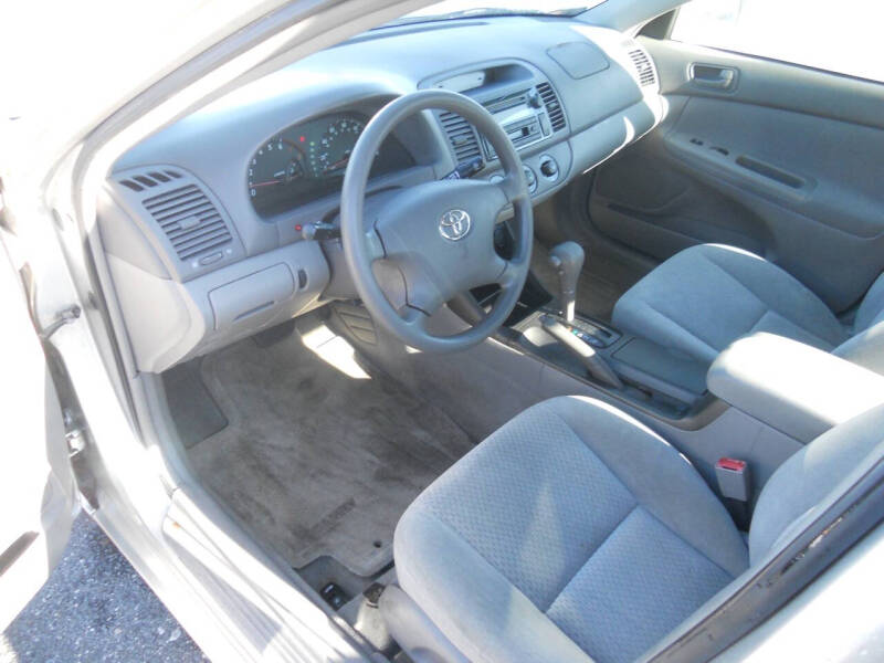 2003 Toyota Camry LE photo 13