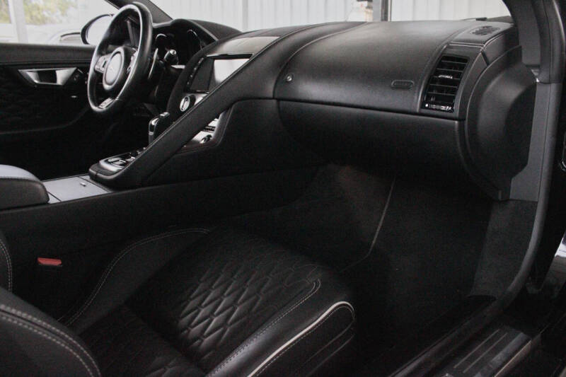 2017 Jaguar F-TYPE SVR