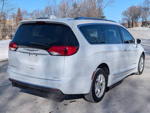 2017 Chrysler Pacifica Touring-L Plus
