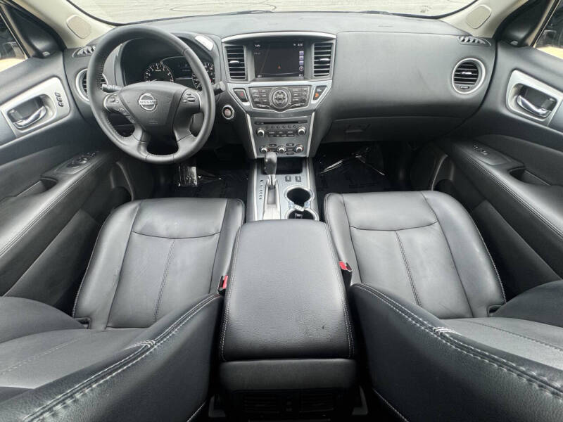 2017 Nissan Pathfinder SL