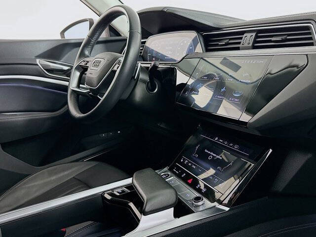 2024 Audi Q8 e-tron quattro Premium Plus