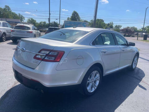 2017 Ford Taurus SEL