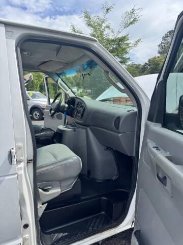 2004 Ford E-Series