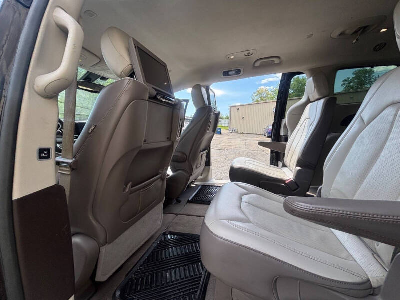 2017 Chrysler Pacifica Touring-L Plus