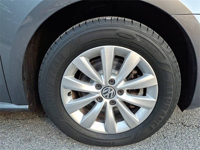 2014 Volkswagen Passat 1.8T S PZEV