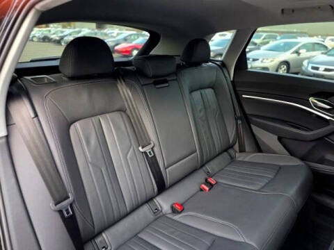 2022 Audi e-tron quattro Premium