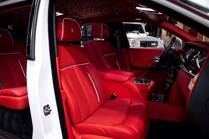 2024 Rolls-Royce Phantom