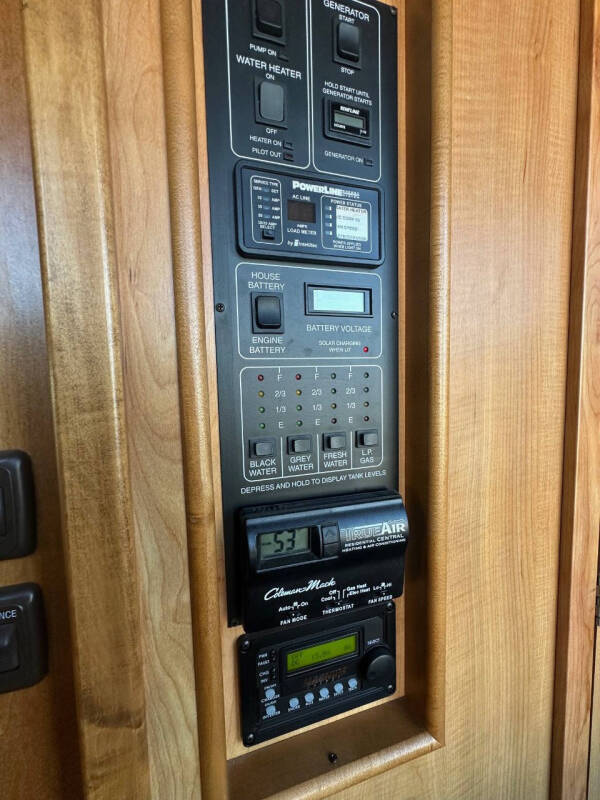 2010 Winnebago JOURNEY 40L