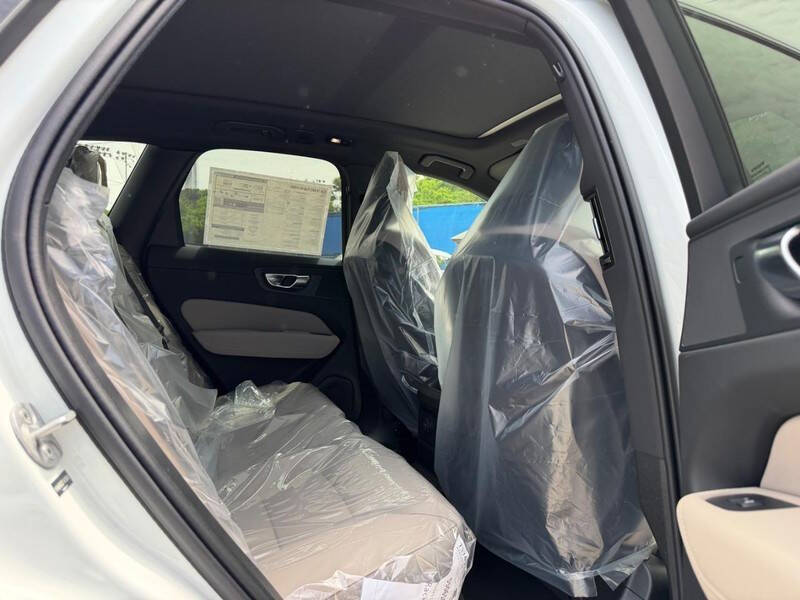 2026 Volvo XC60 T8 Plus