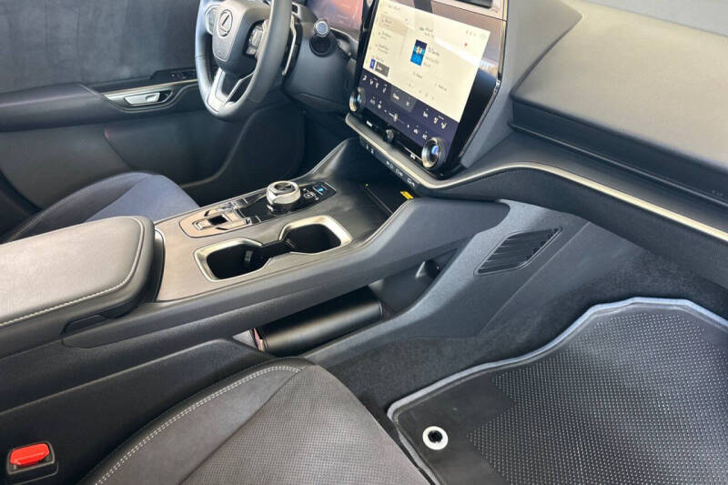 2023 Lexus RZ 450e Luxury